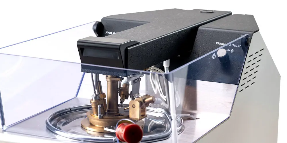 APM-100, Tanaka, температура вспышки, автоматический анализатор, определение температуры вспышки, ASTM D93, ISO 2719, сенсорный дисплей, система подавления пламени, предварительный нагрев, совместимость с APM-8